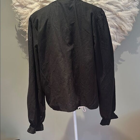 Elegant Black and White Embroidered Women's shirt NWT - Picture 5 of 8